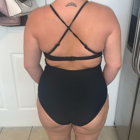 Target One Piece Black - Picture 2 of 5